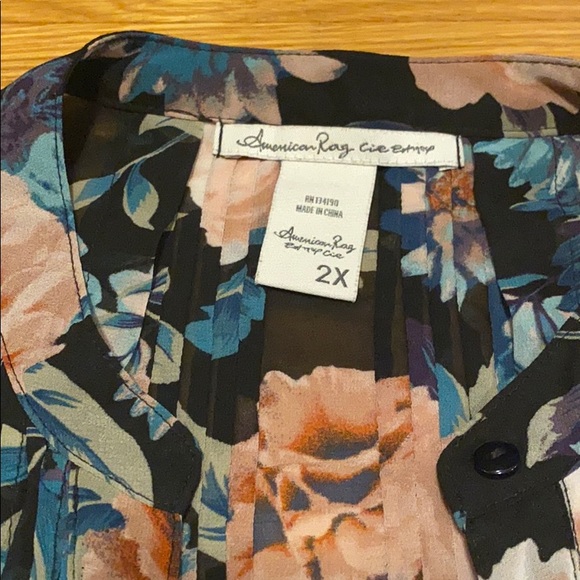 Light & Flowy American Rag Top - Picture 2 of 3